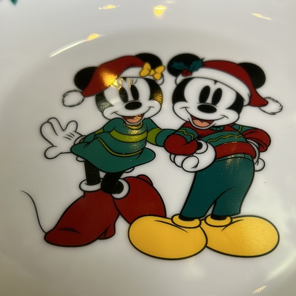 Disney Mickey Mouse and Minnie Mouse Holiday Plates, Set of 4 🎄 - Picture 9 of 13